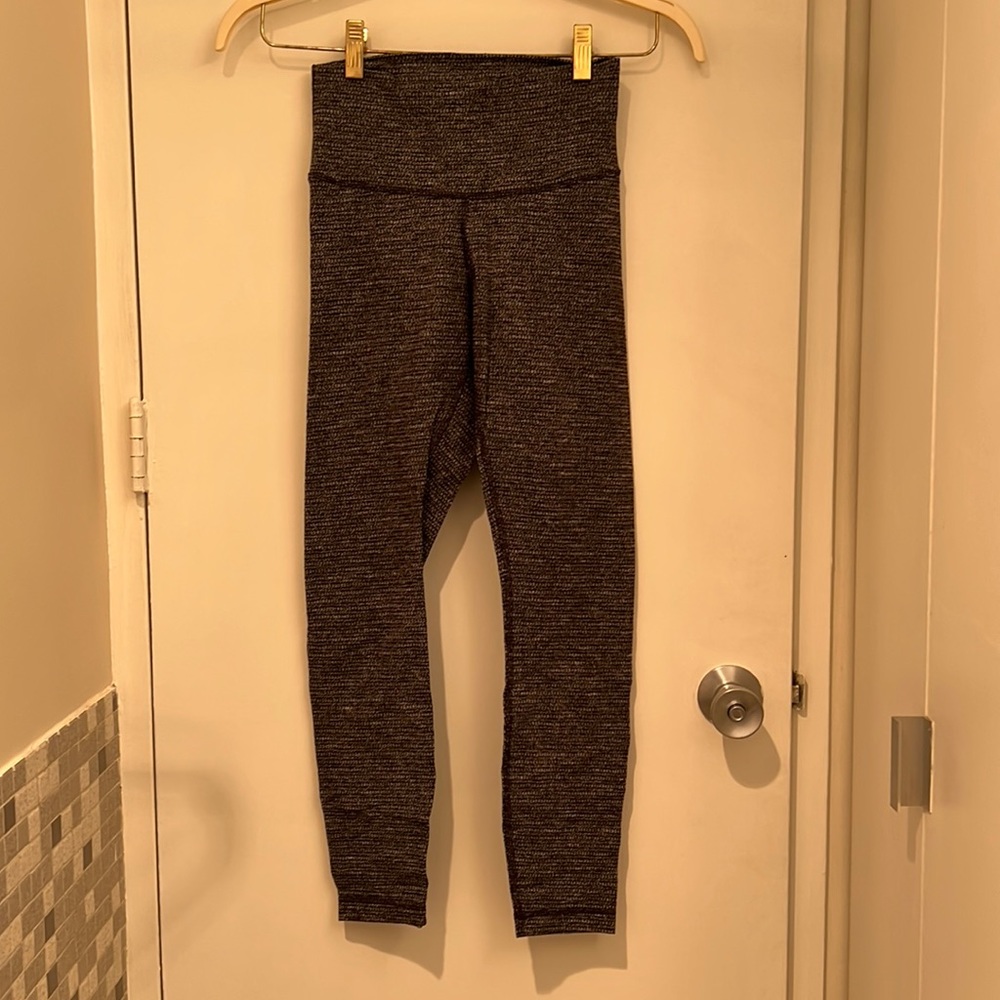 Lululemon size 4 women’s wunder under grey herringbone leggings